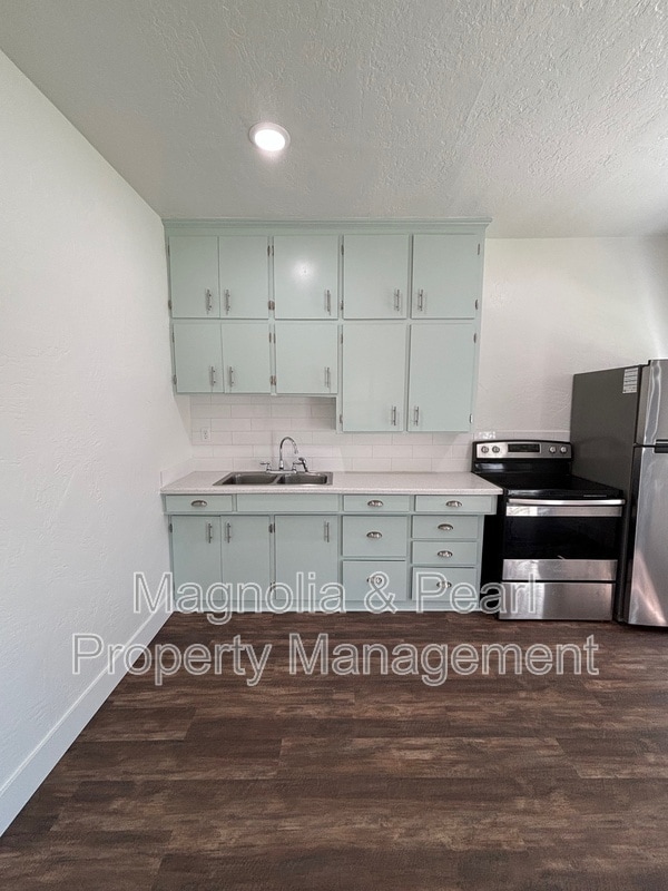 Primary Photo - 1521 Blaine St