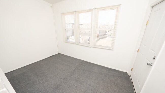 Building Photo - 1216 N Springfield Ave