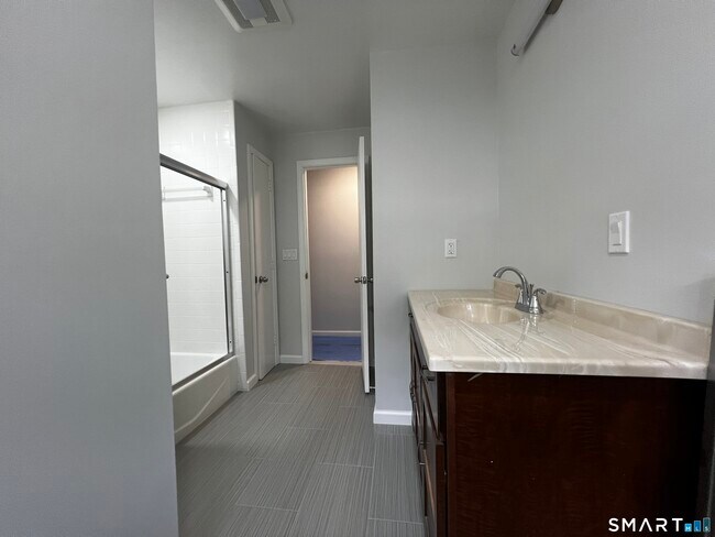 Building Photo - 485 Peet St