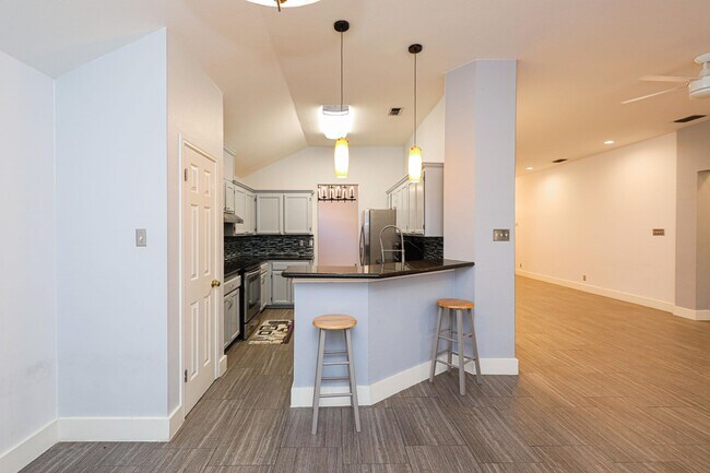 Building Photo - 1222 Longhorn Dr