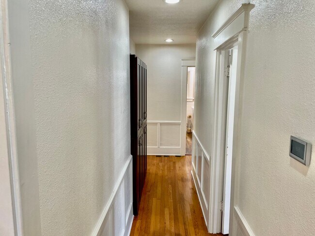 Building Photo - Classic NorthPark Craftsman