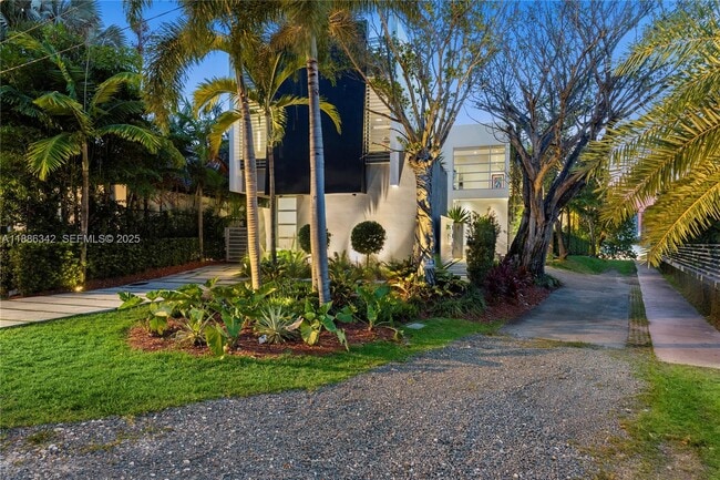 Building Photo - 440 S Hibiscus Dr