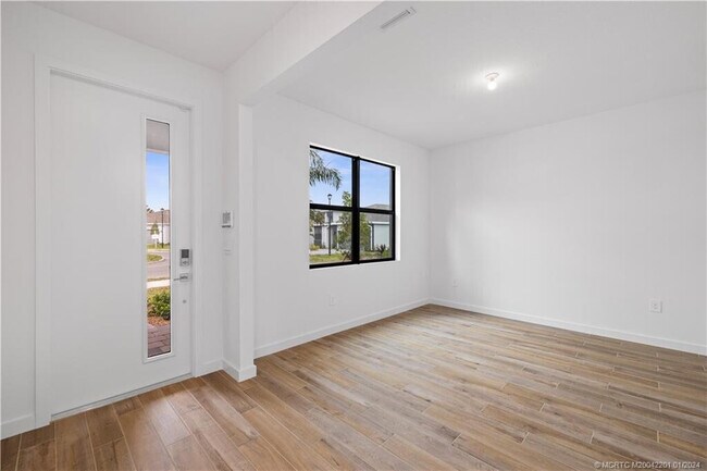 Building Photo - 2048 NE Ocean Dunes Dr
