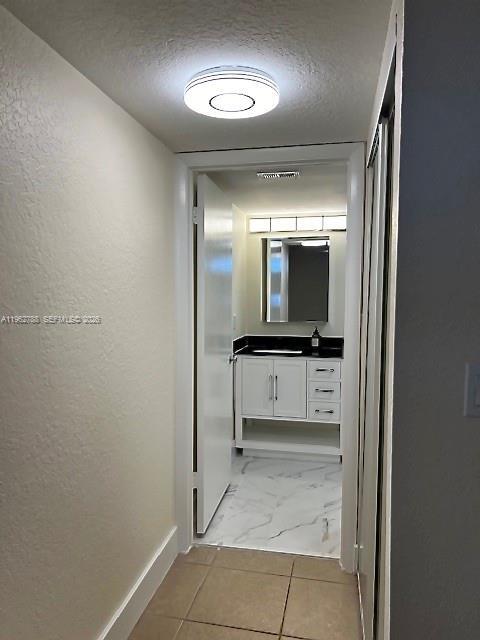 Building Photo - 2811 N Oakland Forest Dr