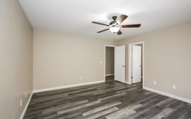 Building Photo - 5530 Alvarez St