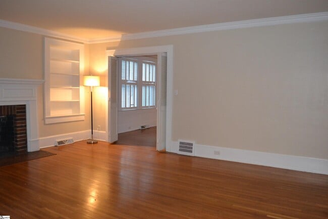 Building Photo - 40 Lanneau Dr