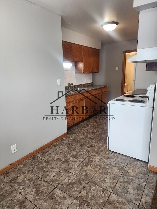 Building Photo - 202 11th Ave NW