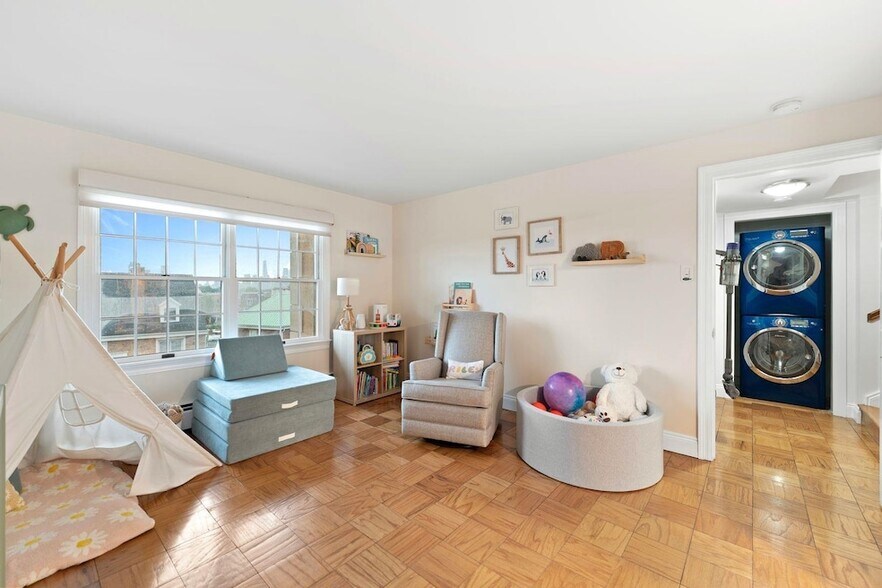 Building Photo - 200 Shearwater Ct W