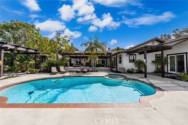 Building Photo - 2465 Via Oeste Dr