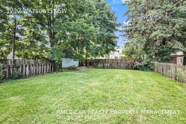 Building Photo - 1212 Watson St SW