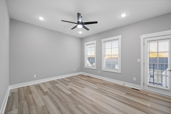 Building Photo - Gorgeous 3 Story 4 Bedroom Pet Friendly Home For Rent!