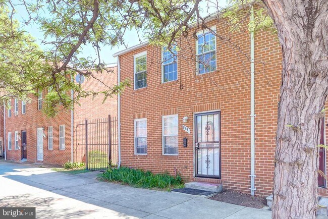 Building Photo - 819 Aisquith St