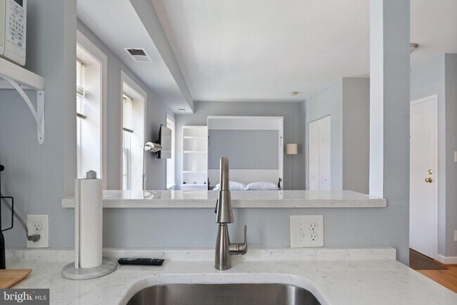 Building Photo - 1426 21st St NW