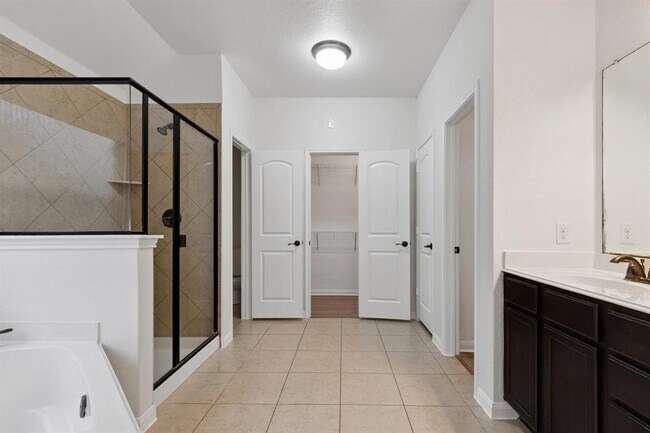 Building Photo - 1204 Twin Estates Dr