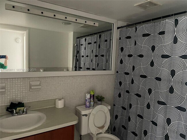 Building Photo - 1475 NE 125th Terrace