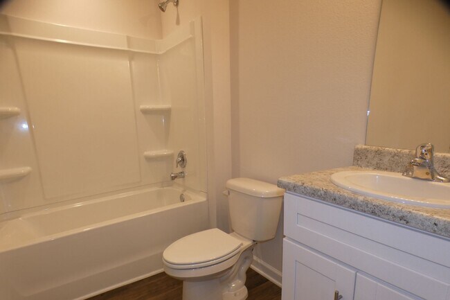 Building Photo - 4 Bedroom Home - Bridlewood