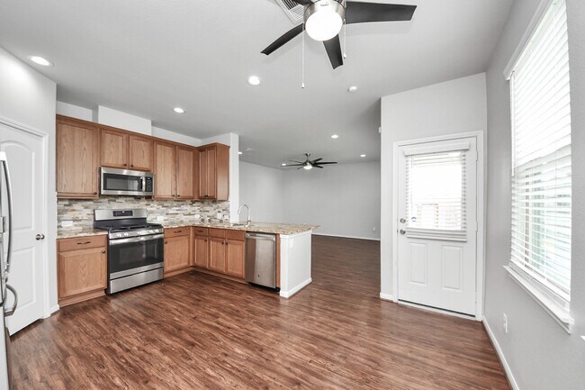 Building Photo - 2931 Palm Oaks Trail