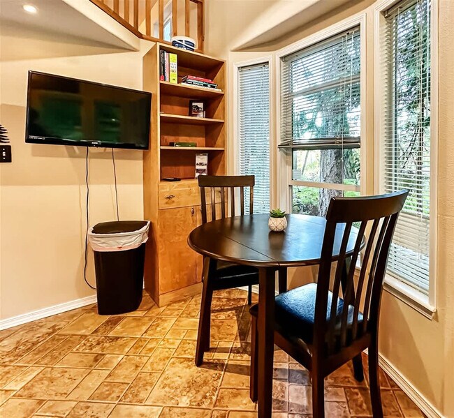 Building Photo - 218 Ironwood Dr