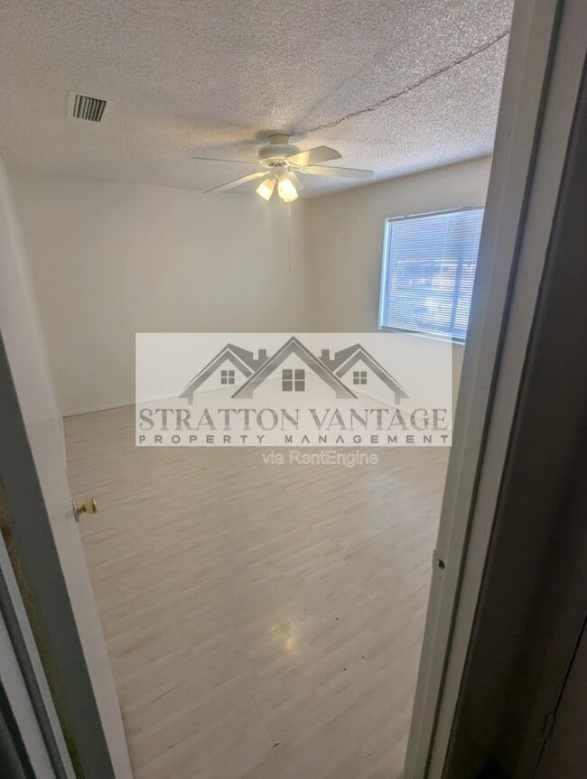 Building Photo - 545 W 16th Ave