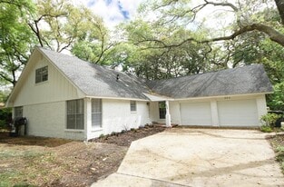 Building Photo - 596 L Ombre Ct NE