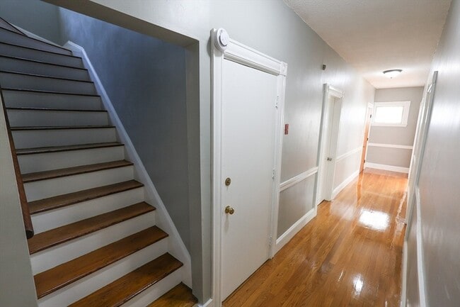 Building Photo - 129 Draper St