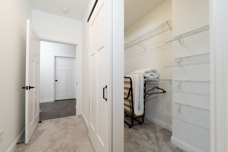Building Photo - 5861 Royal Ln