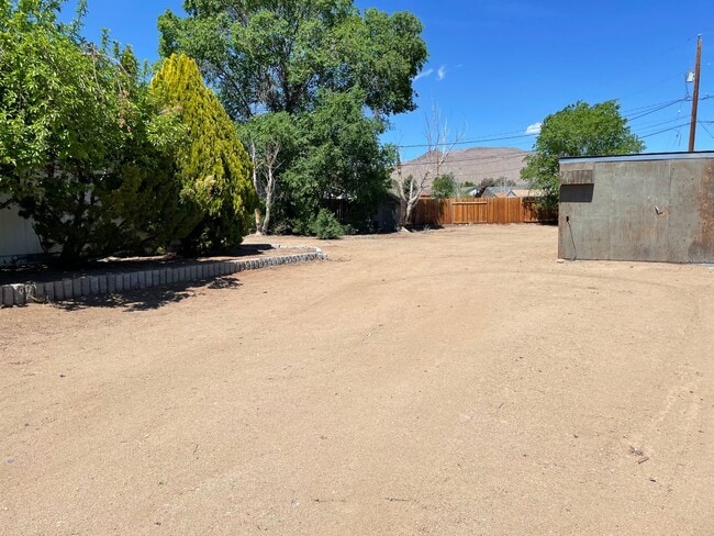 Building Photo - Cute 3 bedroom, 2 bathroom available in Sp...