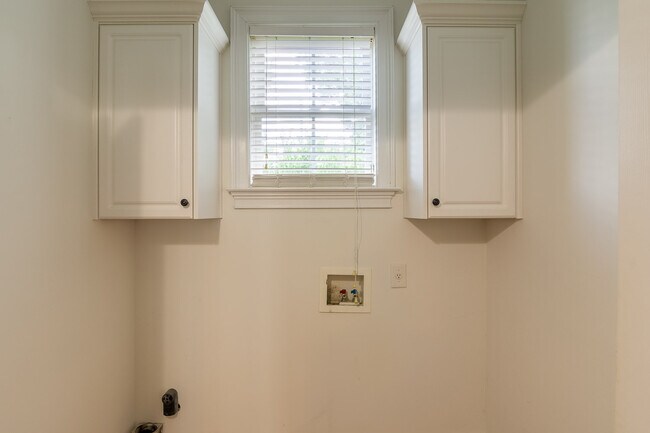 Building Photo - 202 Lagoon Dr