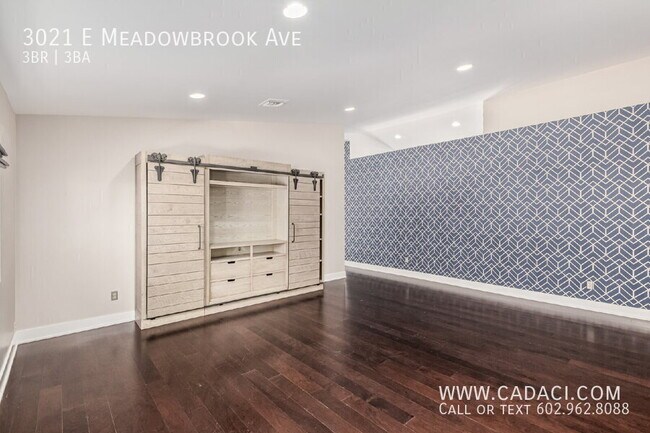 Building Photo - 3021 E Meadowbrook Ave