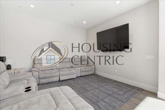 Building Photo - Unparalleled Executive Luxury Rental Home in Gated Community