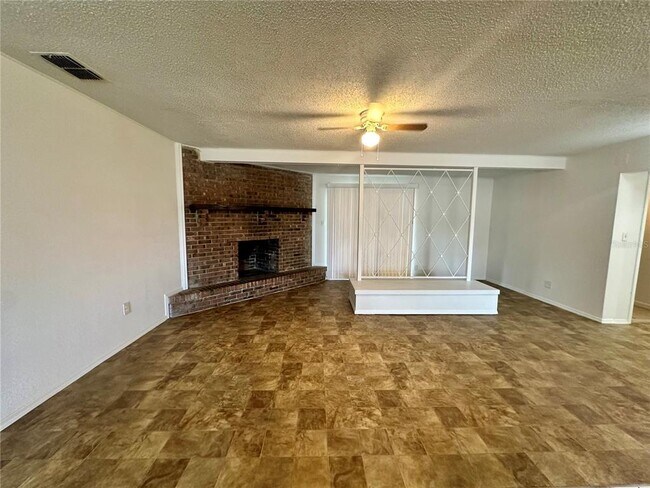 Building Photo - 5104 Londonderry Blvd