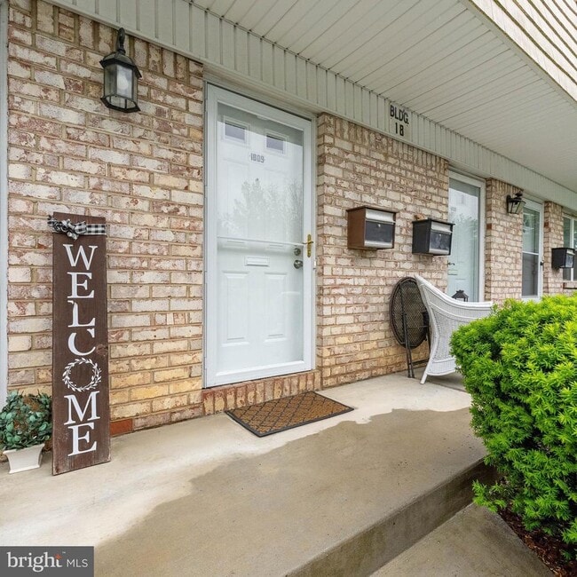Building Photo - 1809 Silver Ct