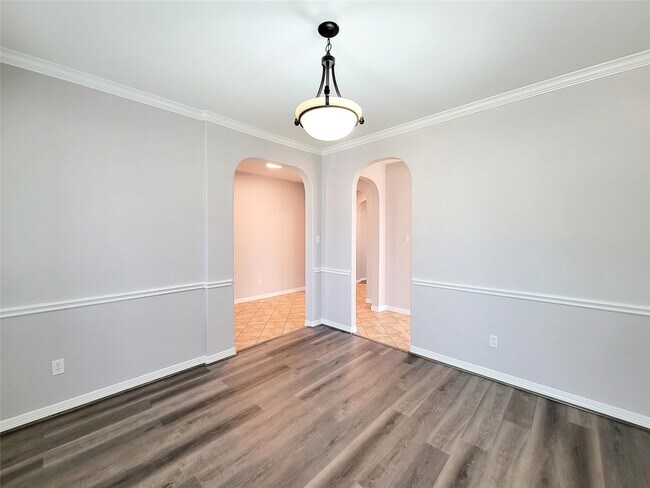 Building Photo - 17207 Mossbriar Ln