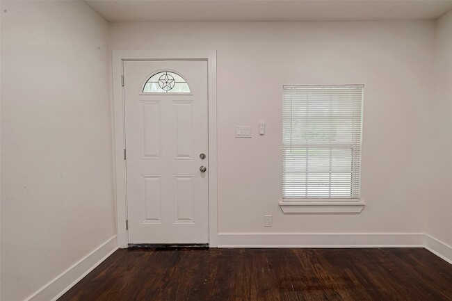 Building Photo - 5703 Belmark St