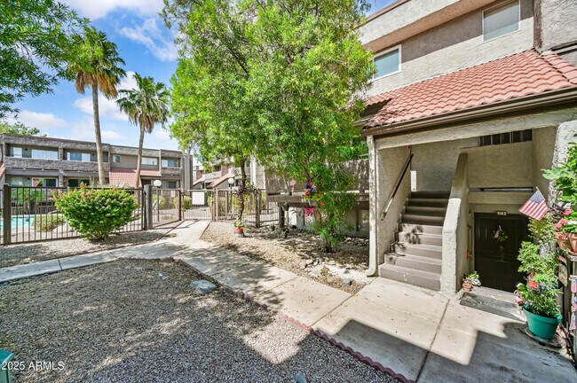 Primary Photo - 1645 W Baseline Rd