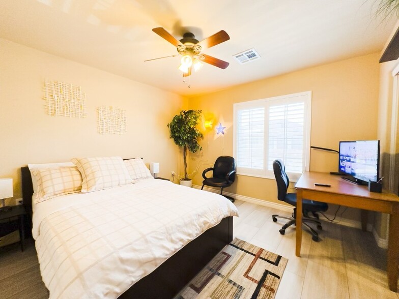 Building Photo - 1350 S Greenfield Rd