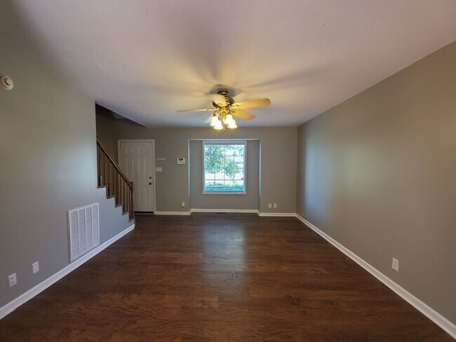 Building Photo - 3406 Oak Lawn Dr