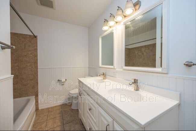 Building Photo - 425 S 40th St