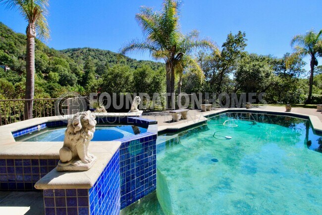 Building Photo - Architecturally Stunning Custom Estate wit...