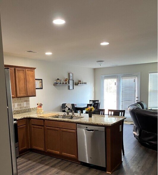 Building Photo - 513 Eastfair Dr