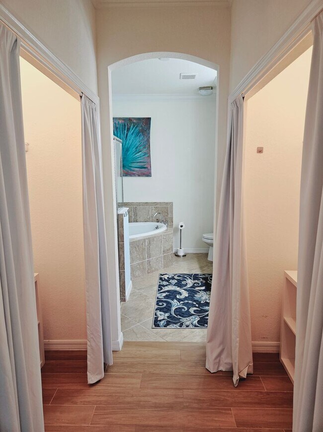 Building Photo - Annual Furnished Pet Friendly Twin Villa l...