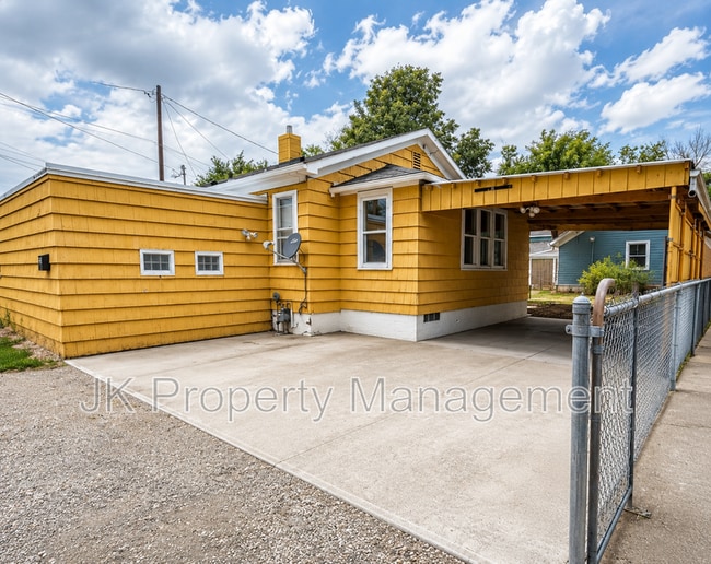 Building Photo - 816 2nd Ave SW