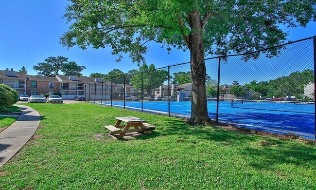 Building Photo - 17401 Red Oak Dr