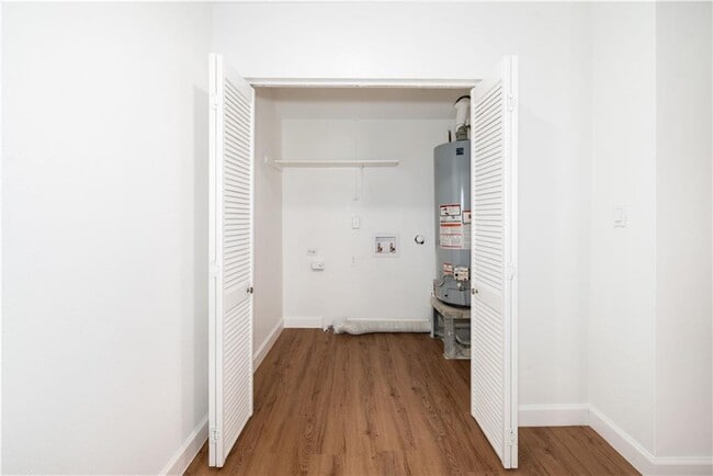 Building Photo - 4406 Scottsdale Rd