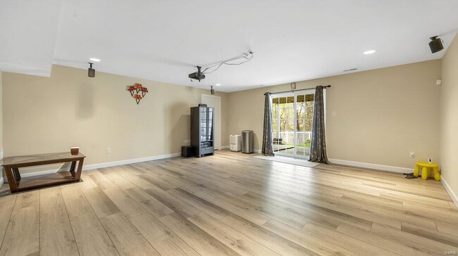 Building Photo - 303 Gateview Dr