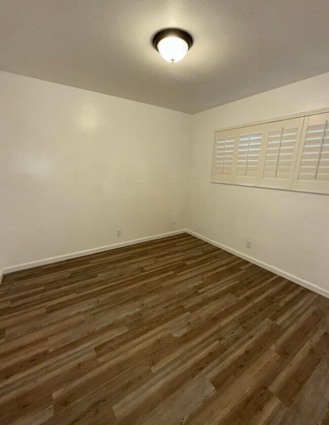 Building Photo - Beautifully Updated 3 Bed, 2 Bath House