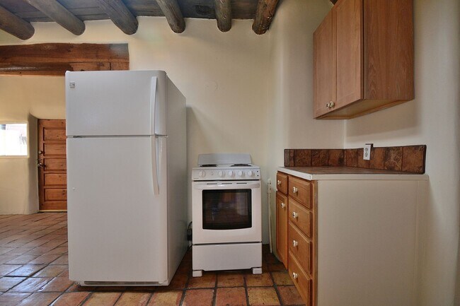 Building Photo - 142 Duran St