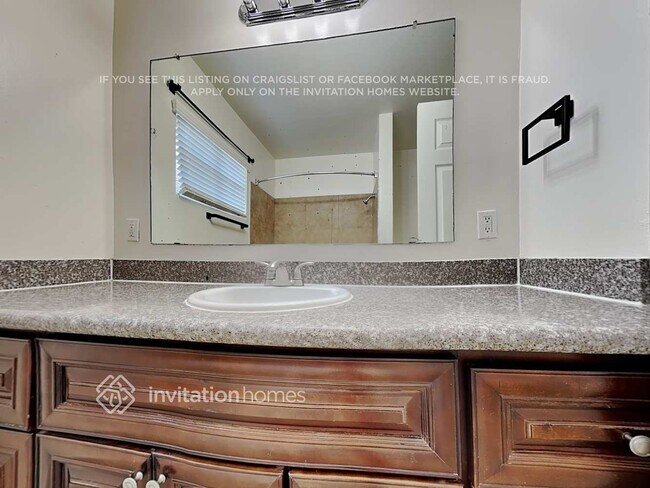 Building Photo - 1448 E 2nd St