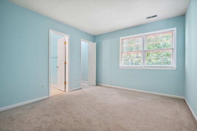 Building Photo - 128 Shady Spring Pl