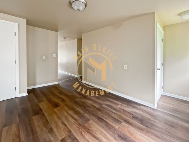 Building Photo - CENTRAL AIR! 2 Bed 1 Bath Ranch Duplex